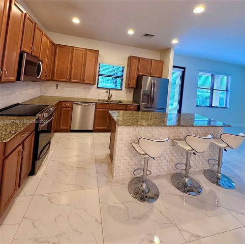 636 NE 193rd St 636, Miami, FL 33179