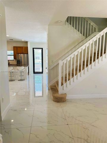 636 NE 193rd St 636, Miami, FL 33179