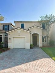 636 NE 193rd St 636, Miami, FL 33179