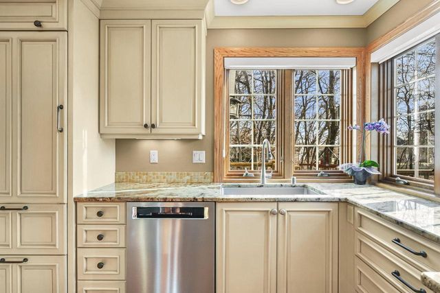 948 Timber Ridge Drive, Oregon, WI 53575