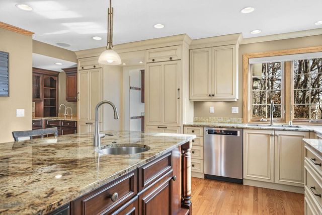 948 Timber Ridge Drive, Oregon, WI 53575