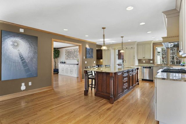 948 Timber Ridge Drive, Oregon, WI 53575