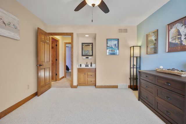 948 Timber Ridge Drive, Oregon, WI 53575