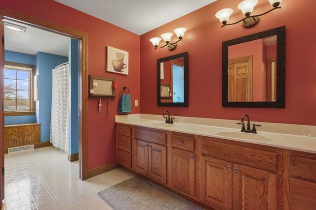 948 Timber Ridge Drive, Oregon, WI 53575