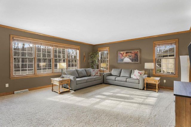 948 Timber Ridge Drive, Oregon, WI 53575