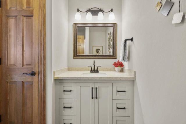 948 Timber Ridge Drive, Oregon, WI 53575