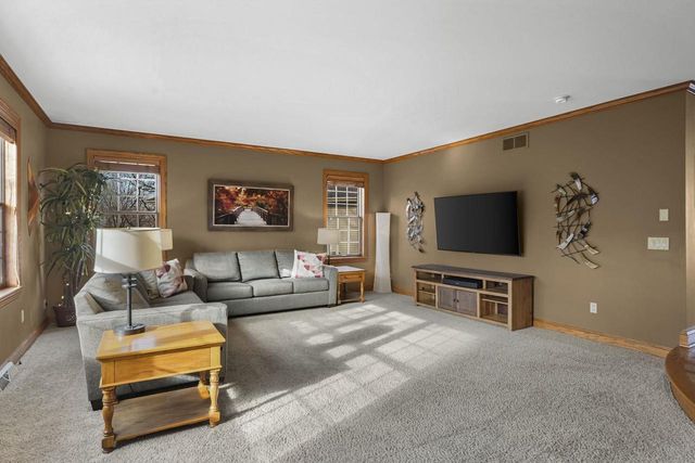 948 Timber Ridge Drive, Oregon, WI 53575