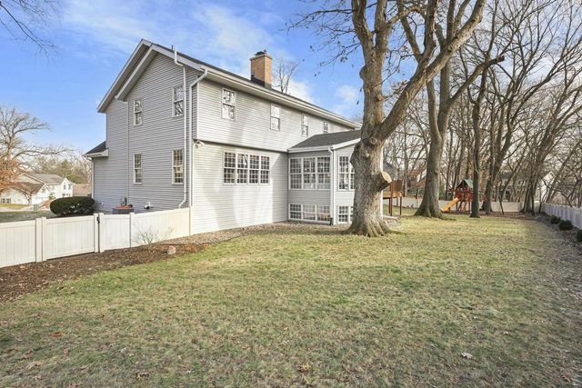 948 Timber Ridge Drive, Oregon, WI 53575