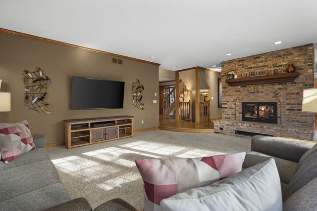 948 Timber Ridge Drive, Oregon, WI 53575