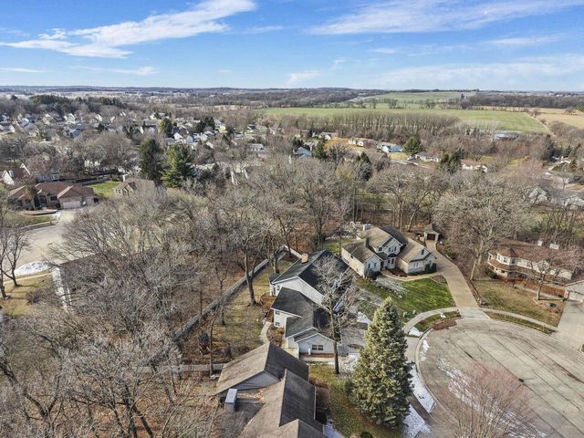 948 Timber Ridge Drive, Oregon, WI 53575