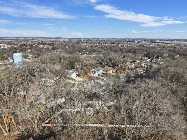 948 Timber Ridge Drive, Oregon, WI 53575