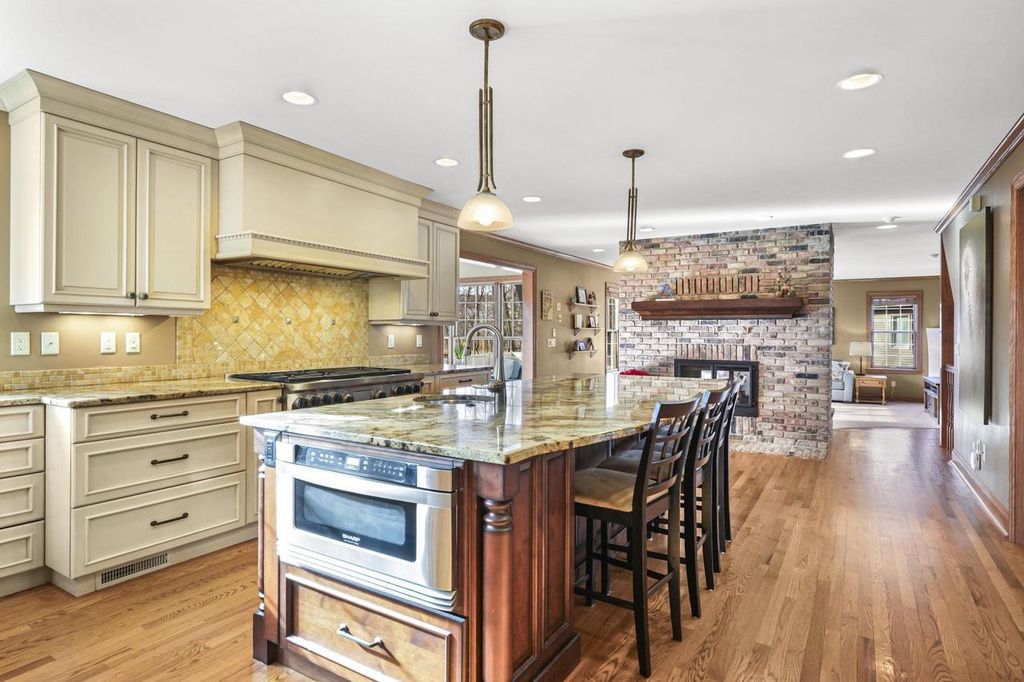 948 Timber Ridge Drive, Oregon, WI 53575