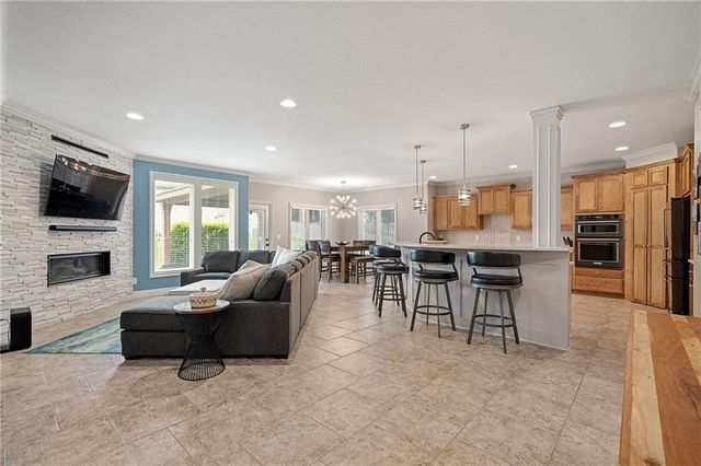 23632 W 52nd Terrace, Shawnee, KS 66226