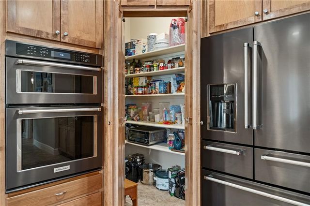 23632 W 52nd Terrace, Shawnee, KS 66226