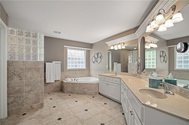 23632 W 52nd Terrace, Shawnee, KS 66226