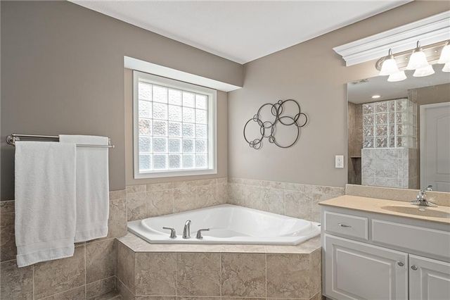 23632 W 52nd Terrace, Shawnee, KS 66226
