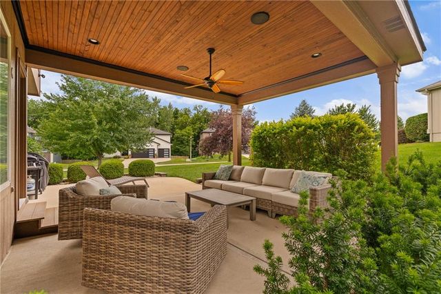 23632 W 52nd Terrace, Shawnee, KS 66226