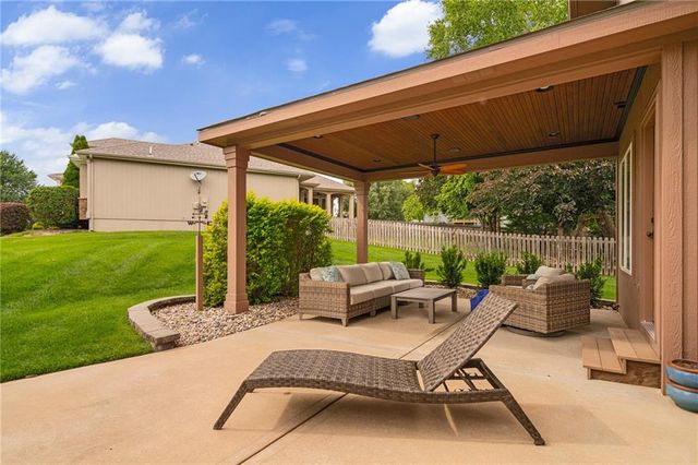 23632 W 52nd Terrace, Shawnee, KS 66226