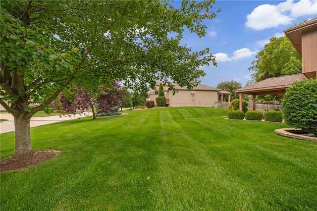23632 W 52nd Terrace, Shawnee, KS 66226