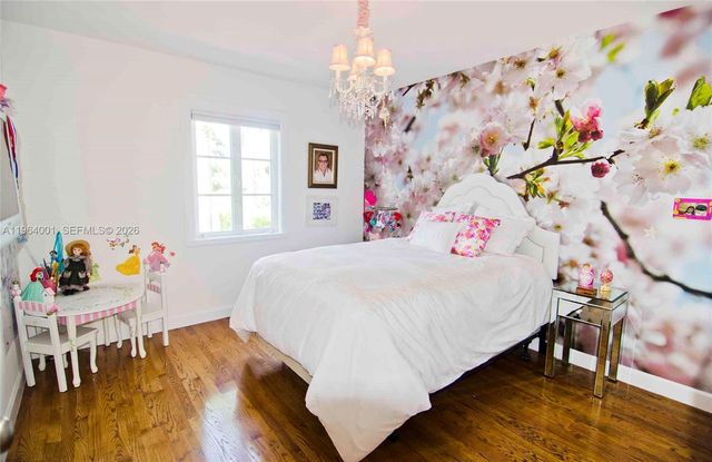 5711 N Bay Rd, Miami Beach, FL 33140