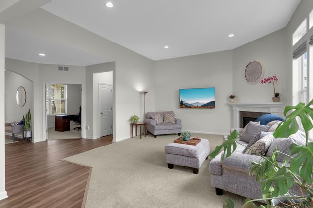 9354 Summerlin Road, Woodbury, MN 55129