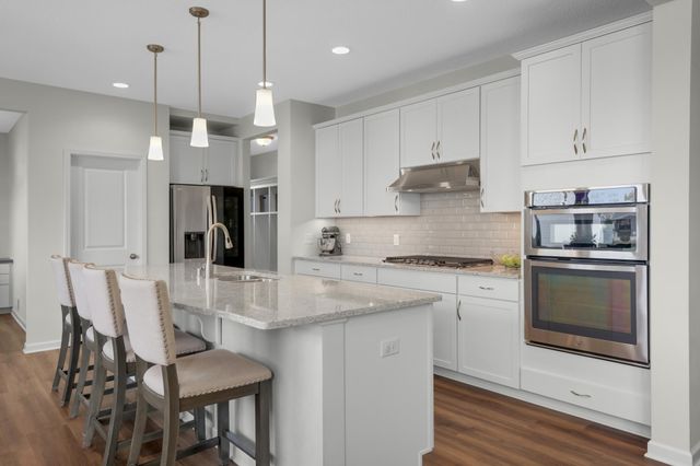 9354 Summerlin Road, Woodbury, MN 55129