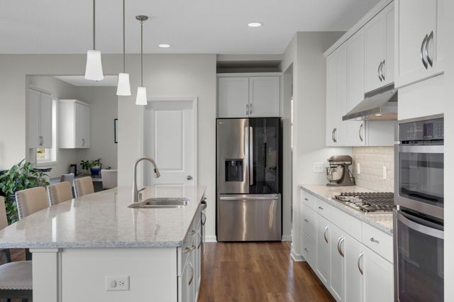 9354 Summerlin Road, Woodbury, MN 55129