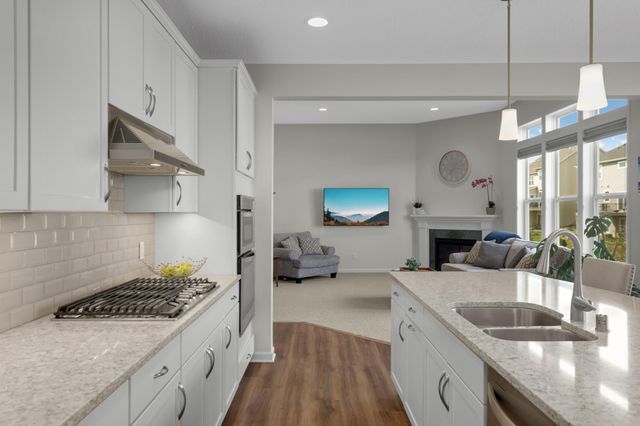 9354 Summerlin Road, Woodbury, MN 55129