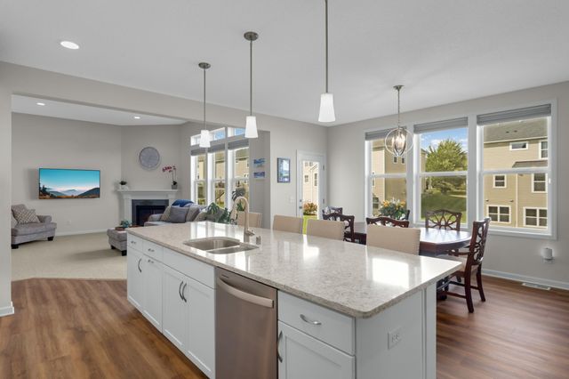 9354 Summerlin Road, Woodbury, MN 55129