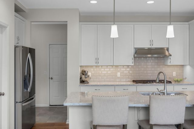 9354 Summerlin Road, Woodbury, MN 55129