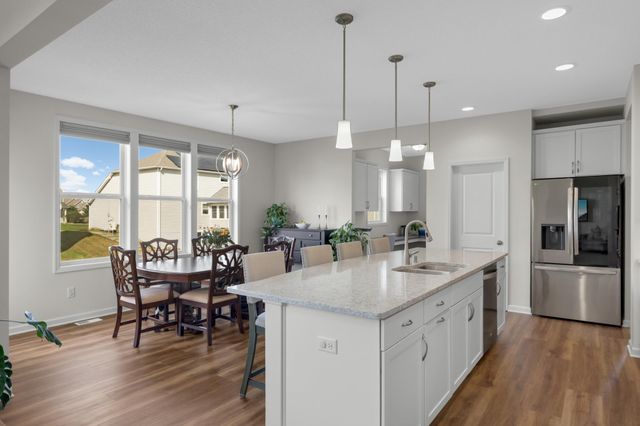 9354 Summerlin Road, Woodbury, MN 55129