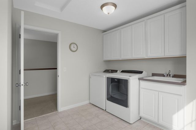 9354 Summerlin Road, Woodbury, MN 55129