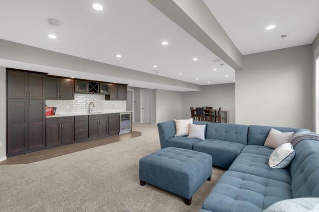 9354 Summerlin Road, Woodbury, MN 55129