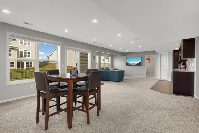9354 Summerlin Road, Woodbury, MN 55129
