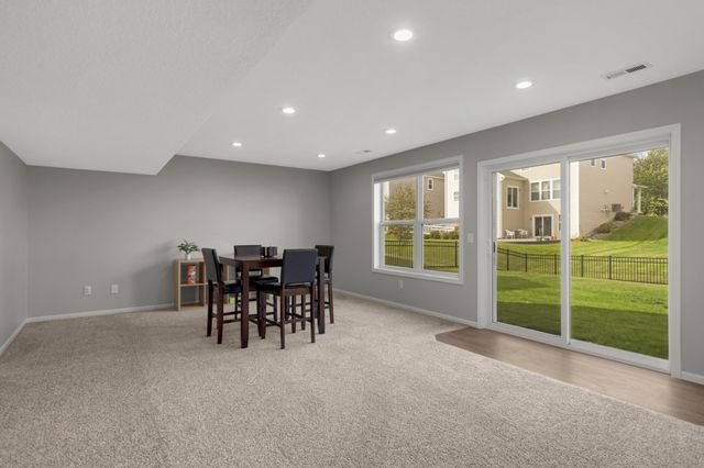 9354 Summerlin Road, Woodbury, MN 55129