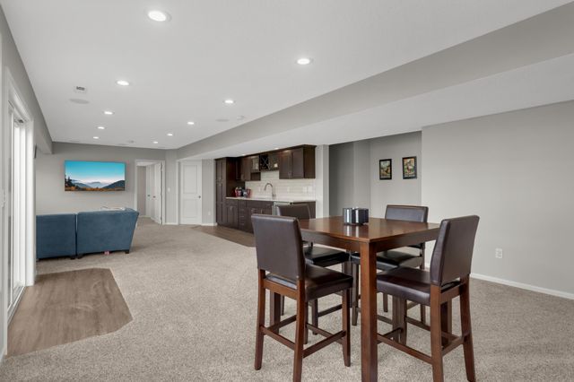 9354 Summerlin Road, Woodbury, MN 55129