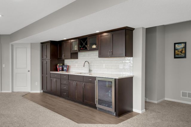9354 Summerlin Road, Woodbury, MN 55129