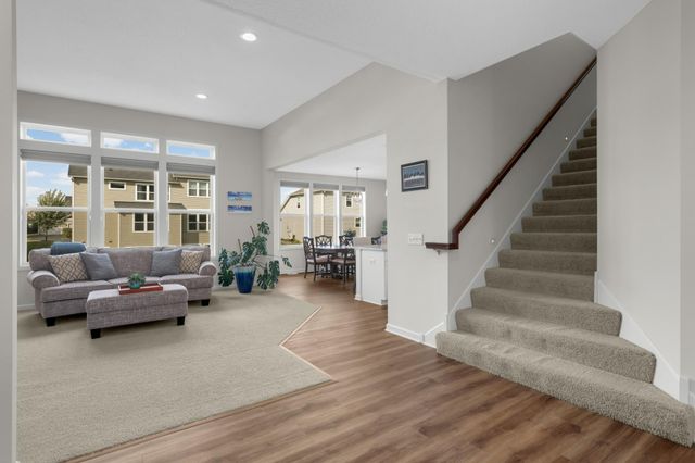9354 Summerlin Road, Woodbury, MN 55129