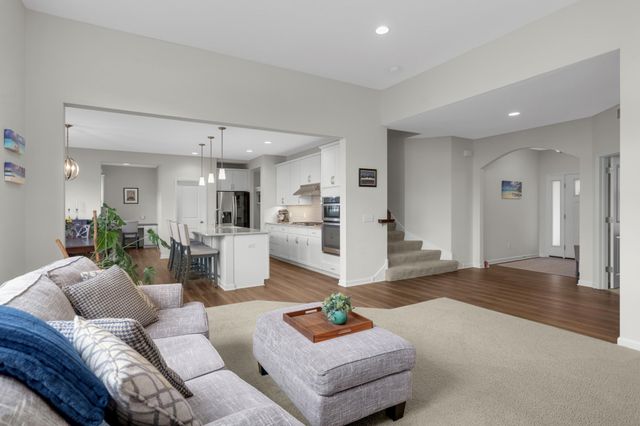9354 Summerlin Road, Woodbury, MN 55129