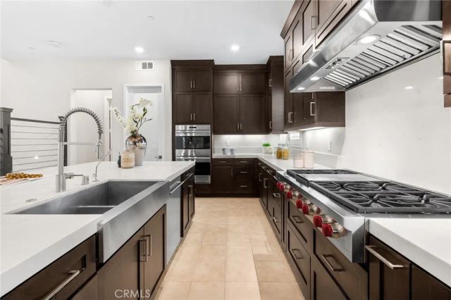 76 Bolide, Irvine, CA 92618