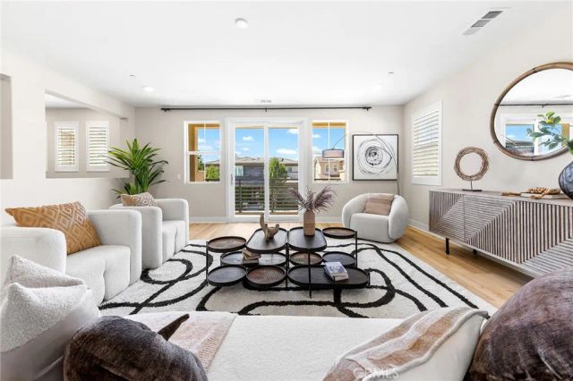 76 Bolide, Irvine, CA 92618