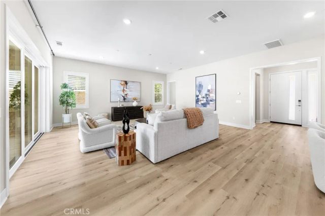 76 Bolide, Irvine, CA 92618