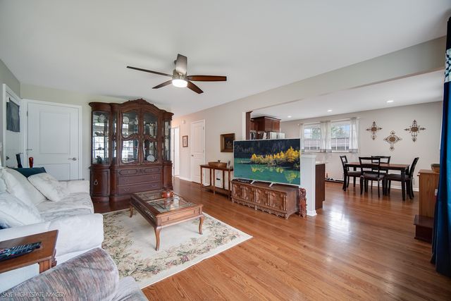 29 W. 31st. Place, Steger, IL 60475