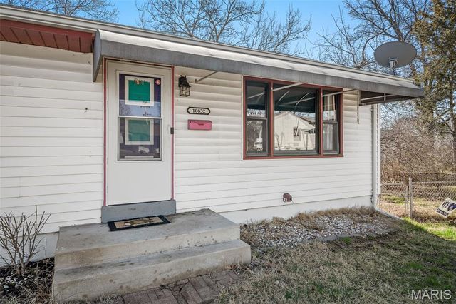 10832 Saint Henry Court, St Ann, MO 63074