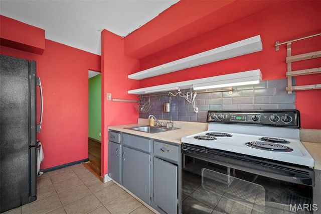 10832 Saint Henry Court, St Ann, MO 63074