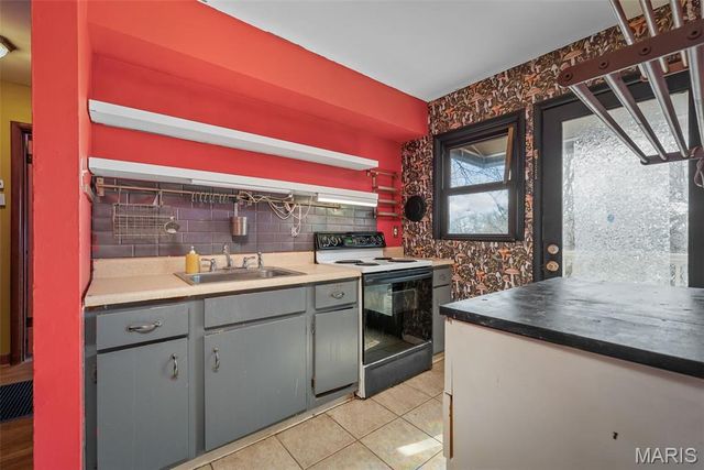 10832 Saint Henry Court, St Ann, MO 63074