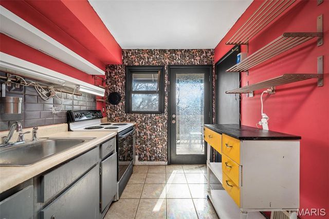 10832 Saint Henry Court, St Ann, MO 63074