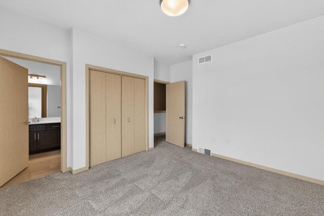 2812 No Oaks Ridge, Fitchburg, WI 53711