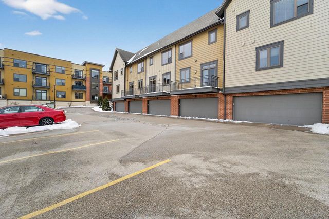 2812 No Oaks Ridge, Fitchburg, WI 53711