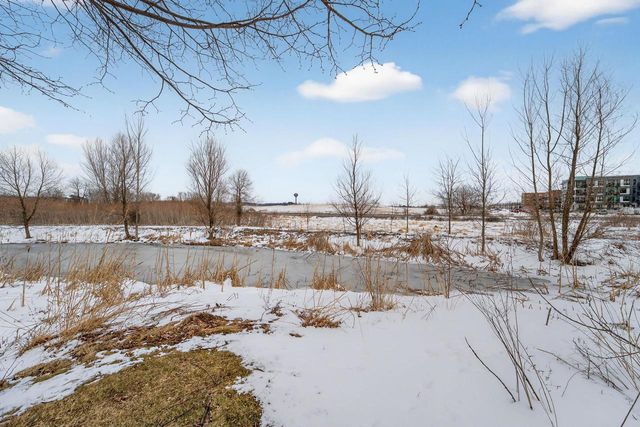 2812 No Oaks Ridge, Fitchburg, WI 53711